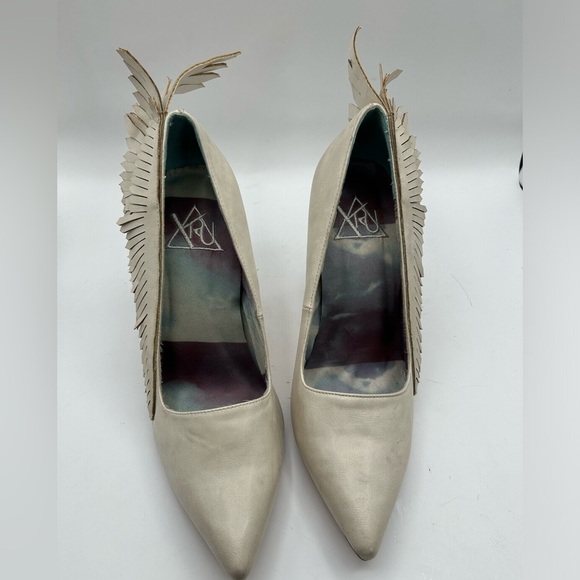 YRU Y.R.U. Angel Pure Angyl Wing Heavenly Heel Pumps Bone/Cream/White Vegan Sz 8 - Picture 12 of 12